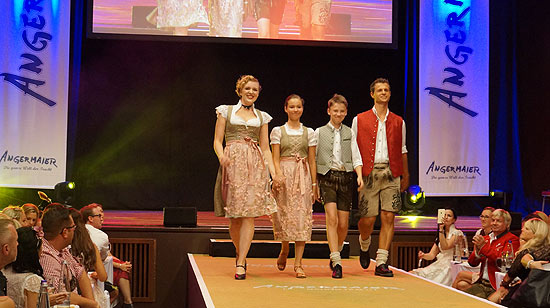 Angermaier Trachten Nacht 2018: getanzte Trend-Modenschau in der Alten Kongresshalle (&copy;Foto: Martin Schmitz)